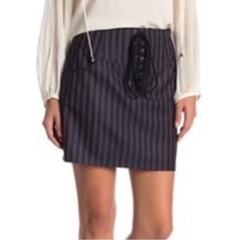💃Heartloom Black and Gray‎ Striped Mini Skirt